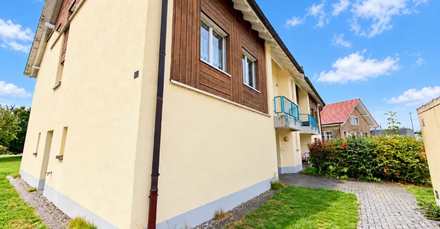 Zu vermieten in Glovelier   Wunderschöne Duplex-Wohnung mit 4,5 Zimmern und Balkon - Foto 1 von 9