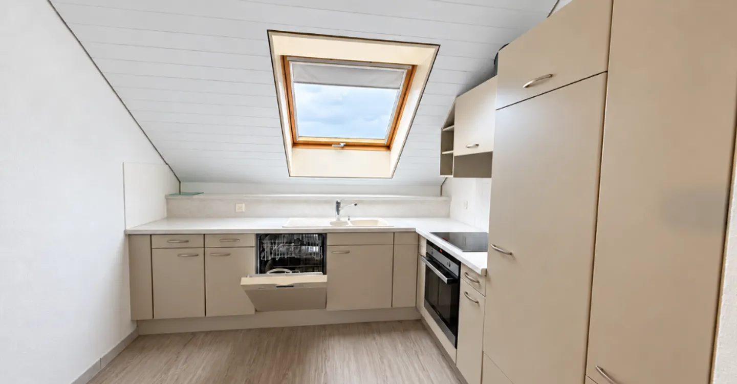 Zu vermieten in Glovelier   Wunderschöne Duplex-Wohnung mit 4,5 Zimmern und Balkon - Foto 3 von 9