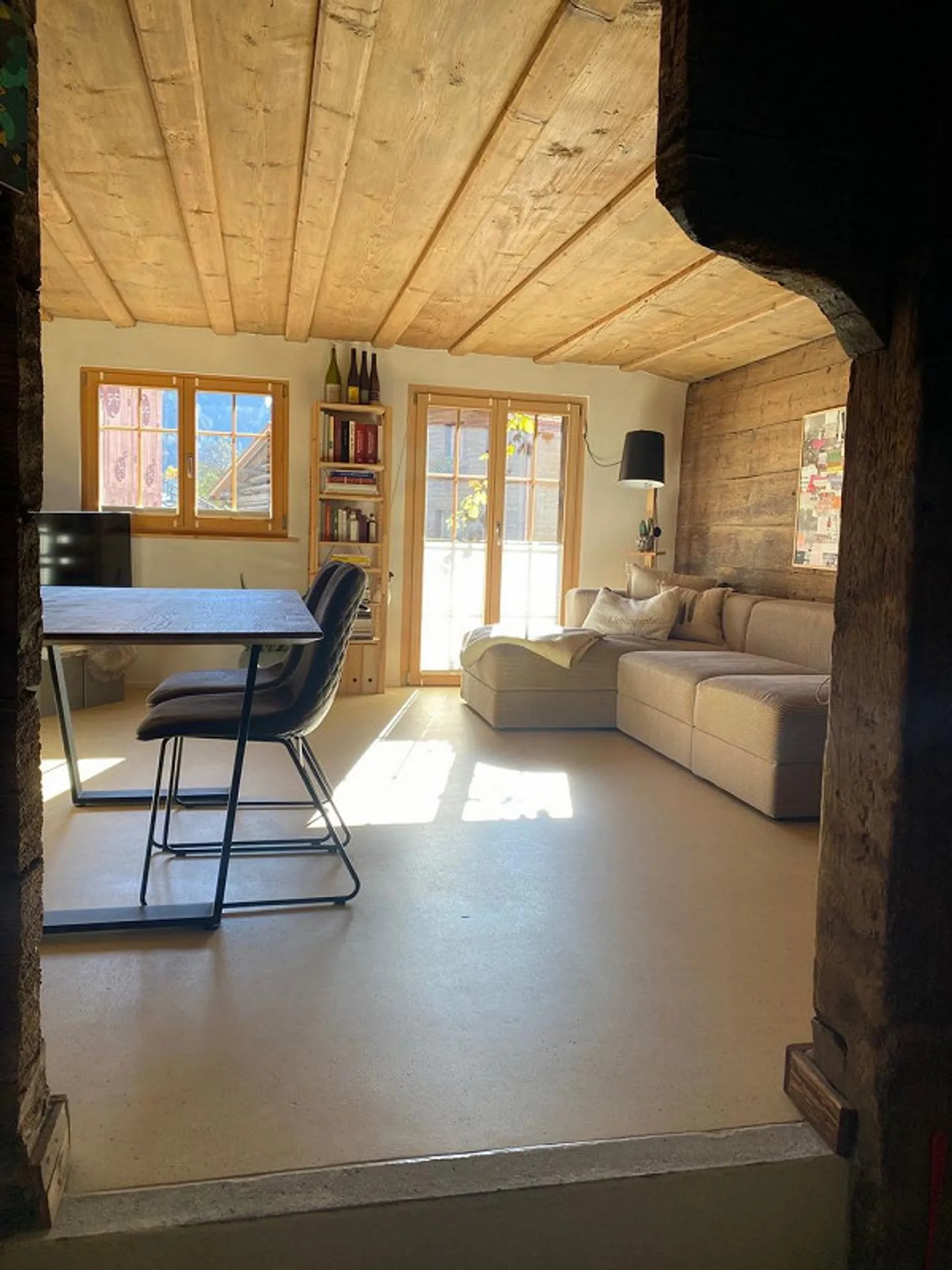 Appartement rénové ensoleillé de 2,5 pièces à Scharans - Photo 8 sur 14