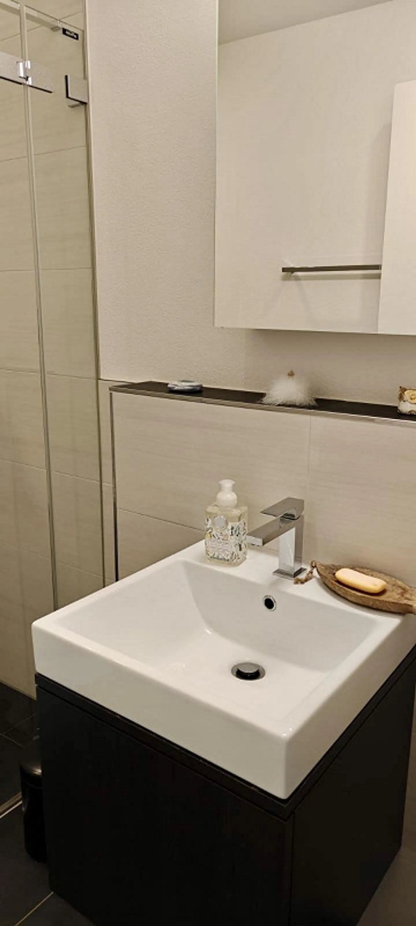 Appartamento esclusivo di 4,5 locali con vista lago a Flüelen - Foto 4 di 19