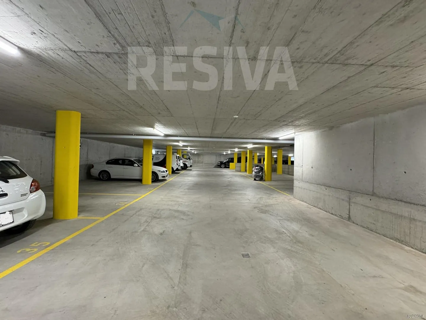 Places de parking juste à côté d'Aldi/Migros - Photo 2 sur 2