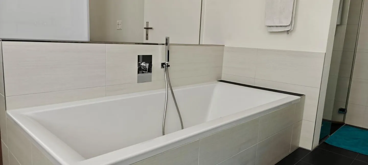 Appartamento esclusivo di 4,5 locali con vista lago a Flüelen - Foto 12 di 19