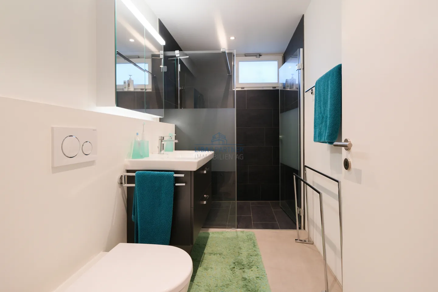 L'élégance intemporelle rencontre le confort de vie Maison individuelle moderne avec piscine et oasis de jardin - Photo 3 sur 15