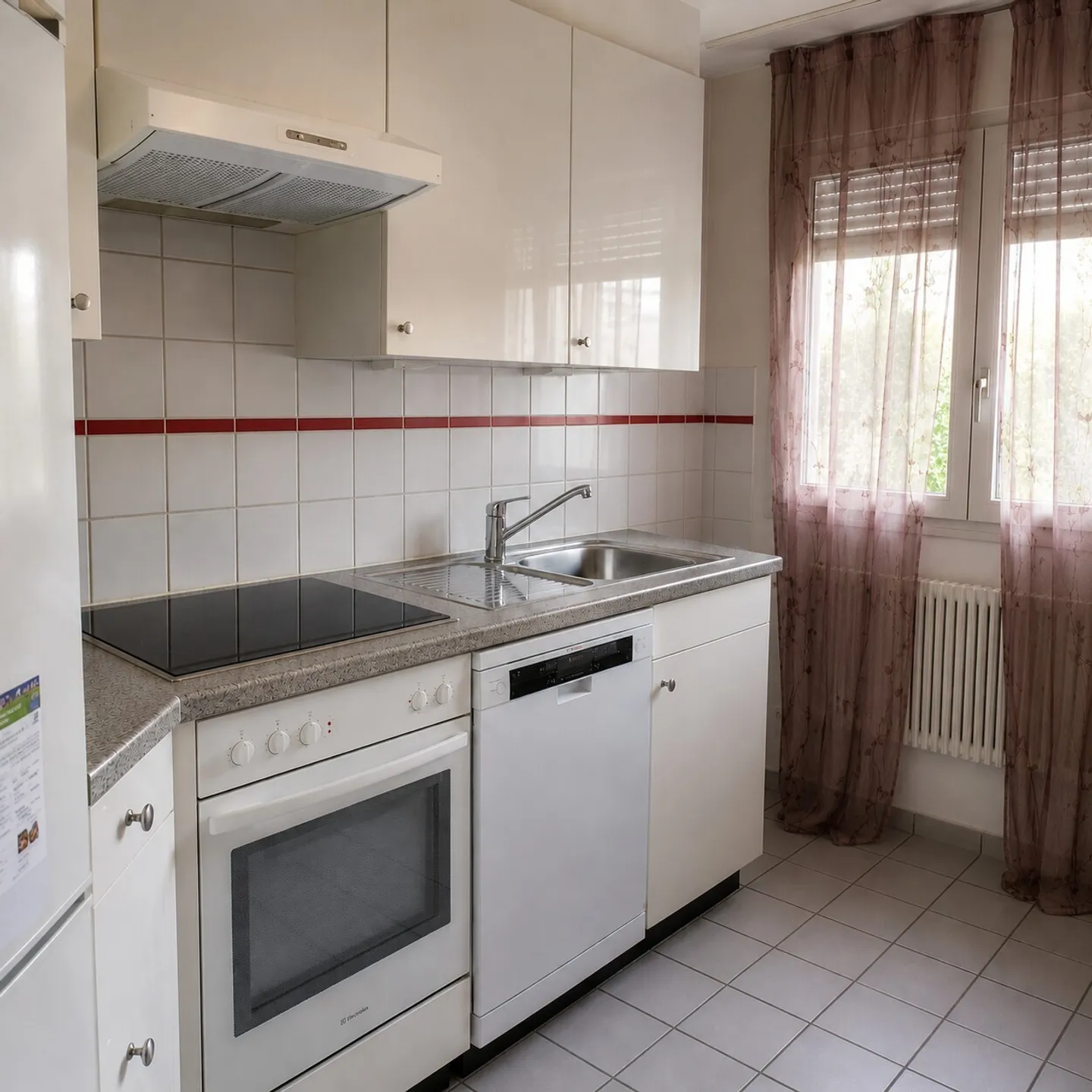 Ideal location, close to shops and public transport - Photo 5 of 5