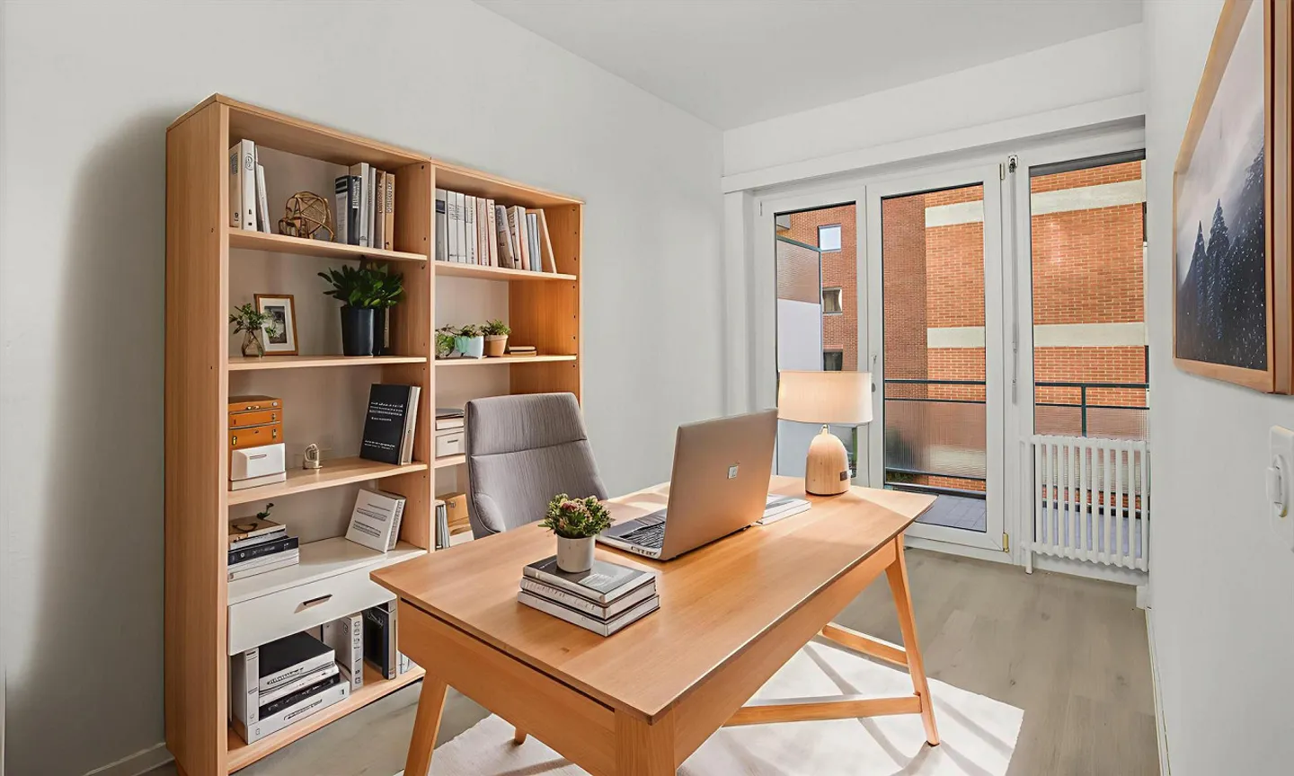 BARGAIN - COMFORTABLE AND BRIGHT 4.5 ROOMS RENOVATED IN AGNO - Photo 4 of 9