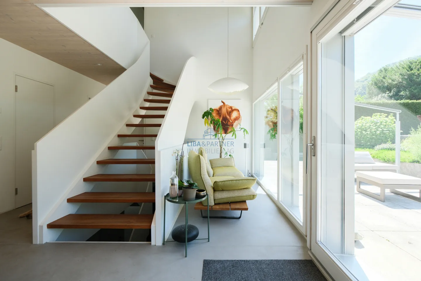 L'élégance intemporelle rencontre le confort de vie Maison individuelle moderne avec piscine et oasis de jardin - Photo 7 sur 15