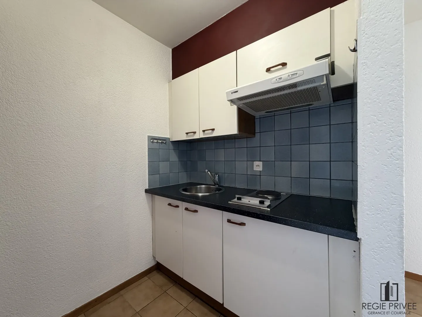 Pretty studio with large balcony - Photo 3 of 7