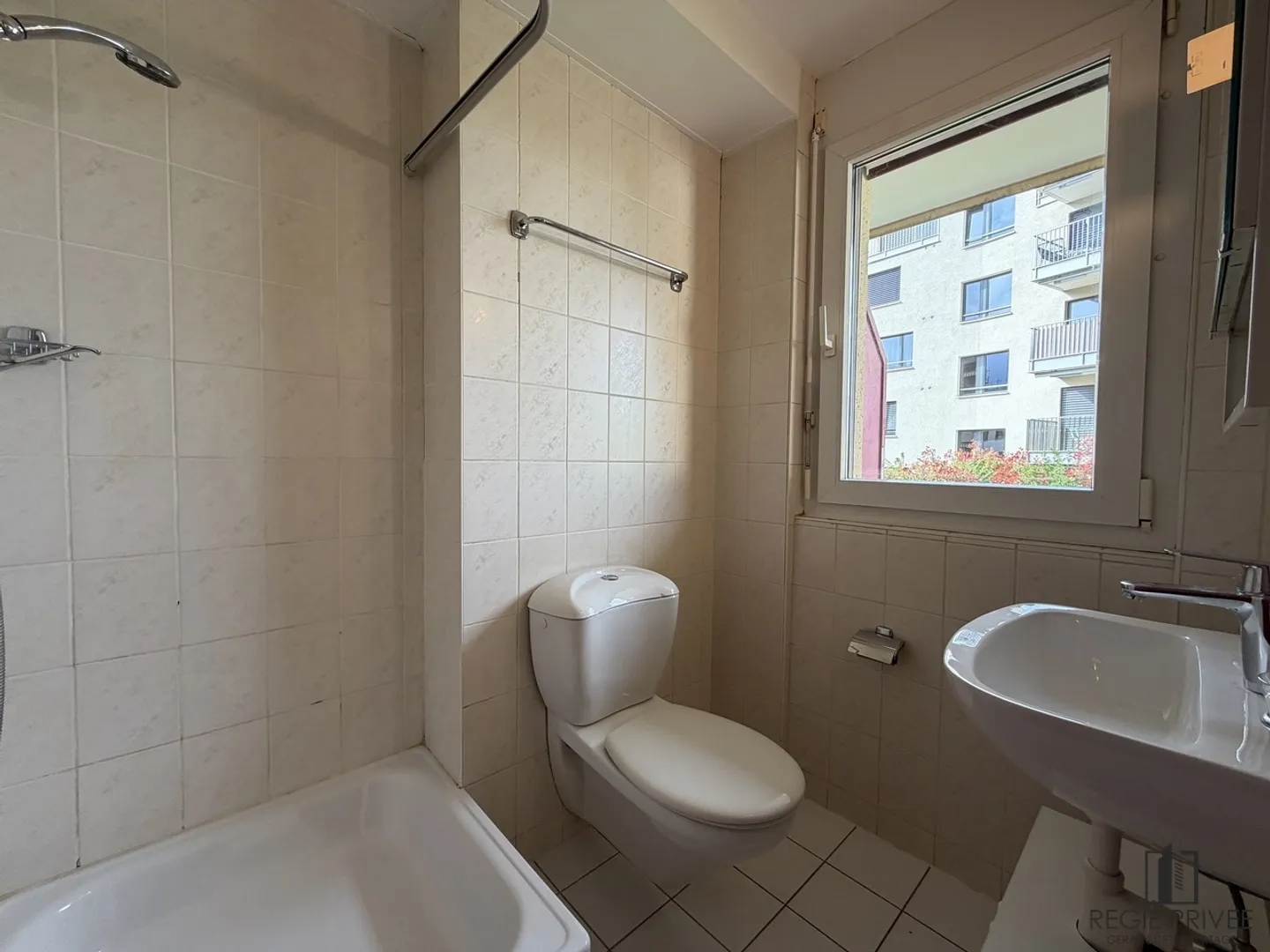 Pretty studio with large balcony - Photo 4 of 7