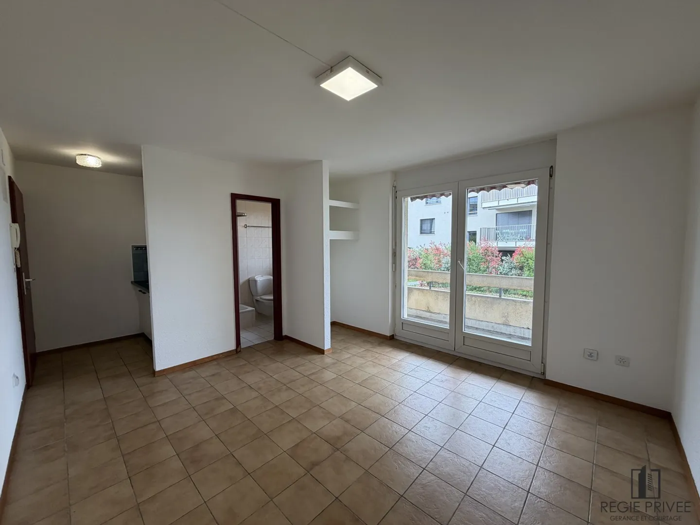 Pretty studio with large balcony - Photo 7 of 7