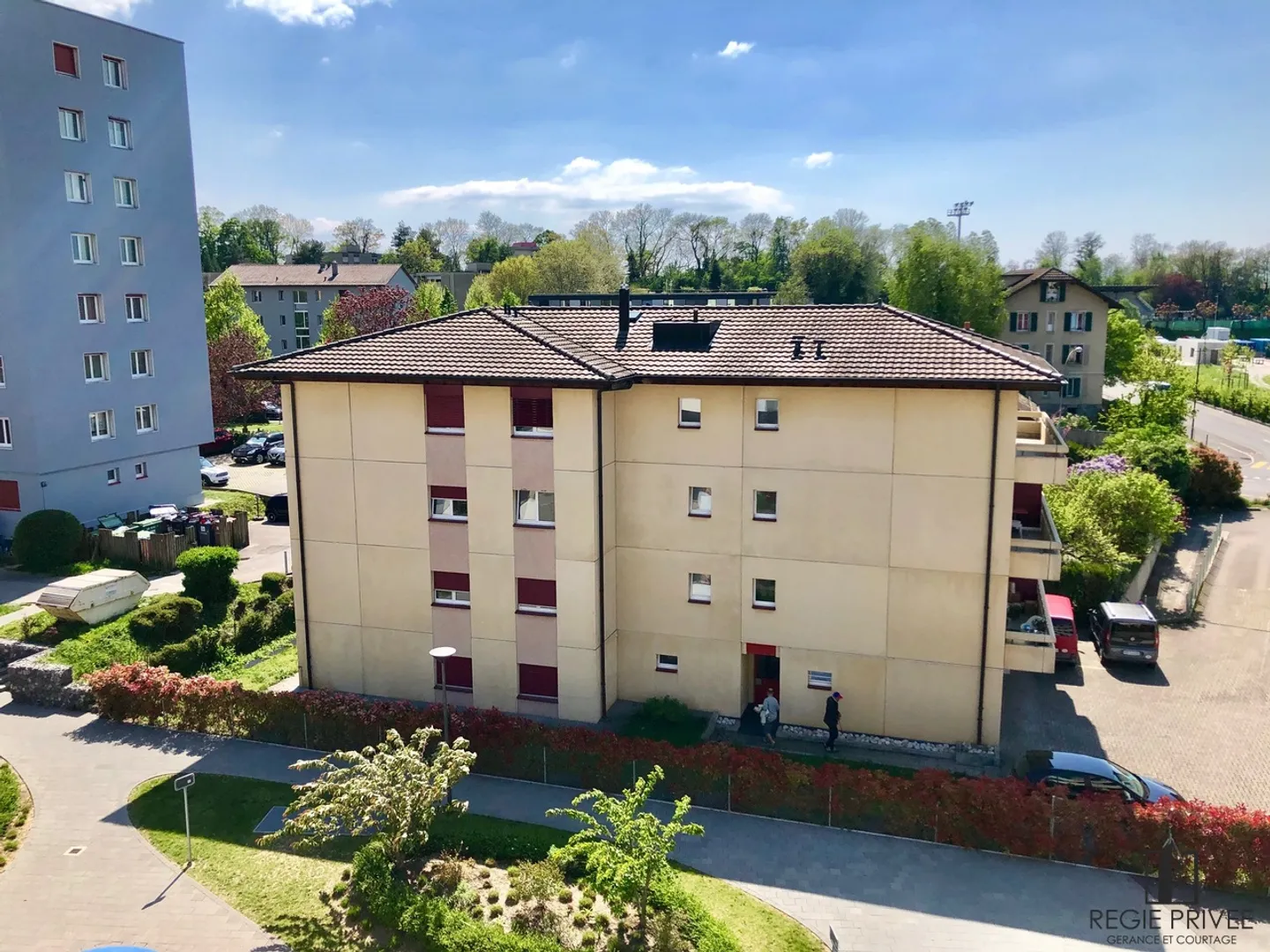 Pretty studio with large balcony - Photo 1 of 7