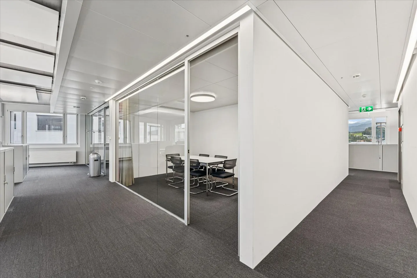 Espace de bureau flexible avec aménagement existant et excellentes connexions - Photo 10 sur 11