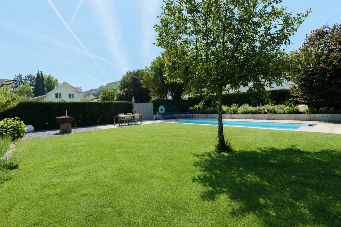 L'élégance intemporelle rencontre le confort de vie Maison individuelle moderne avec piscine et oasis de jardin - Photo 12 sur 15
