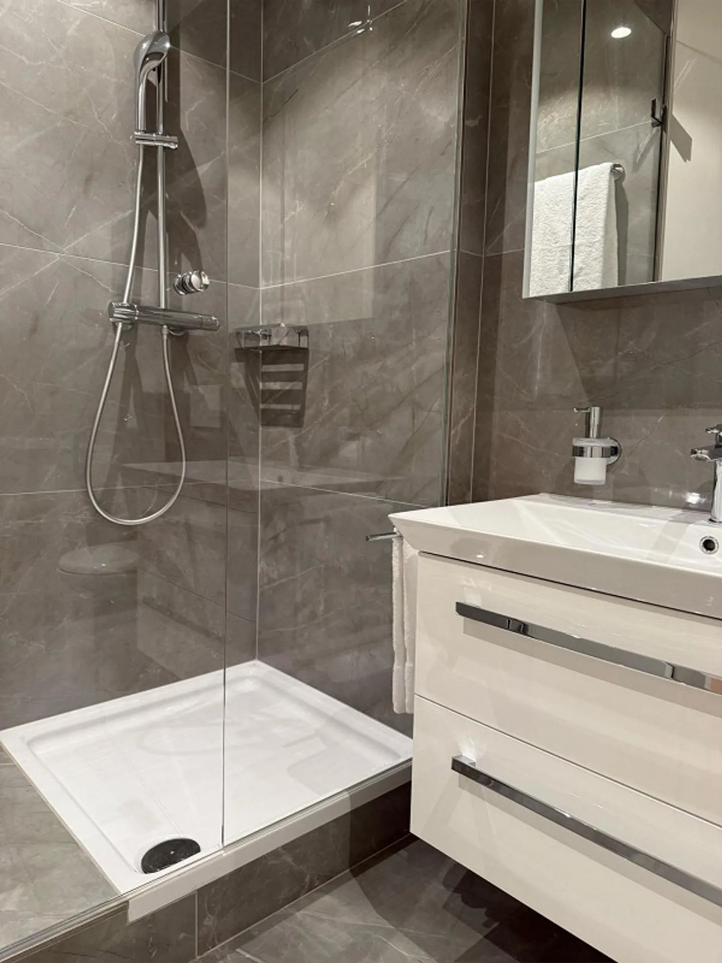 Studio meublé - Photo 4 sur 8