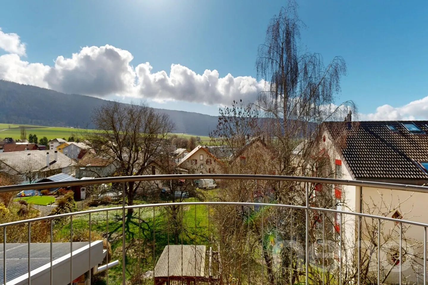 Großes Familienhaus mit 2 Wohnungen: 6,5 Zimmer + 3 Zimmer - Foto 2 von 12