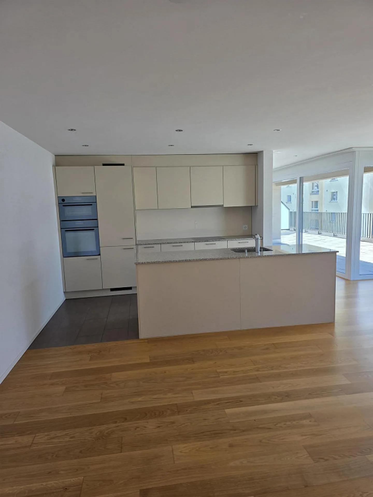 Moderno appartamento attico di 2,5 locali in posizione centrale ad Amriswil - Foto 4 di 13