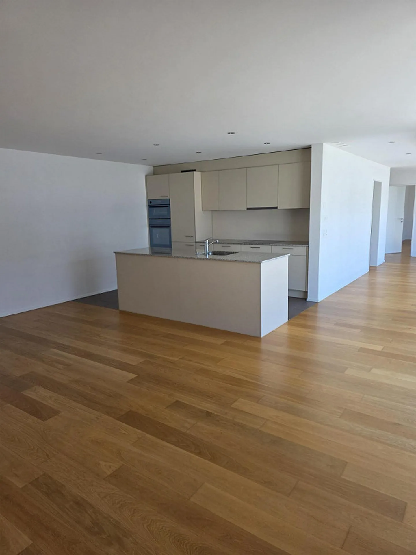 Moderno appartamento attico di 2,5 locali in posizione centrale ad Amriswil - Foto 6 di 13