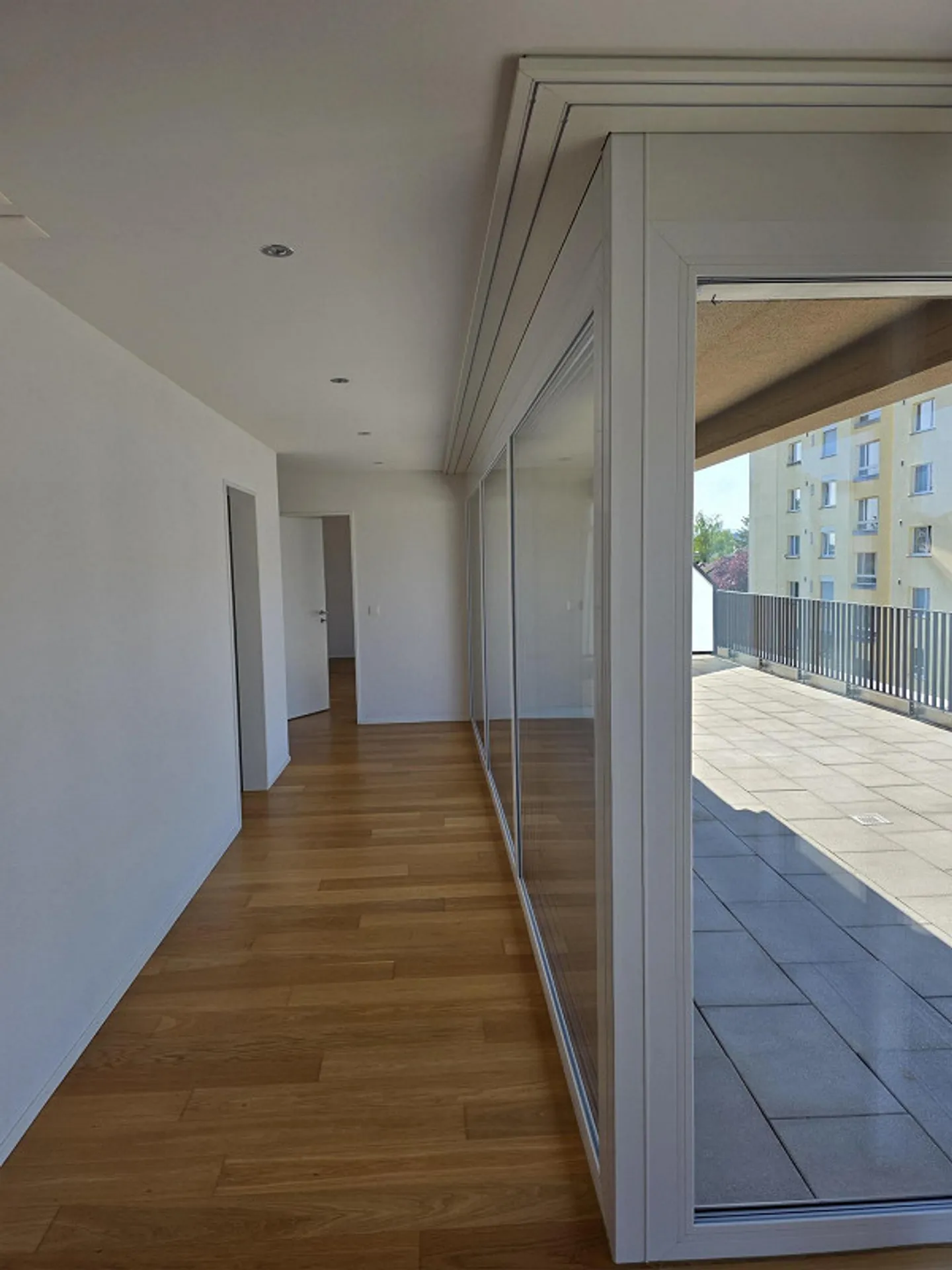 Moderno appartamento attico di 2,5 locali in posizione centrale ad Amriswil - Foto 11 di 13