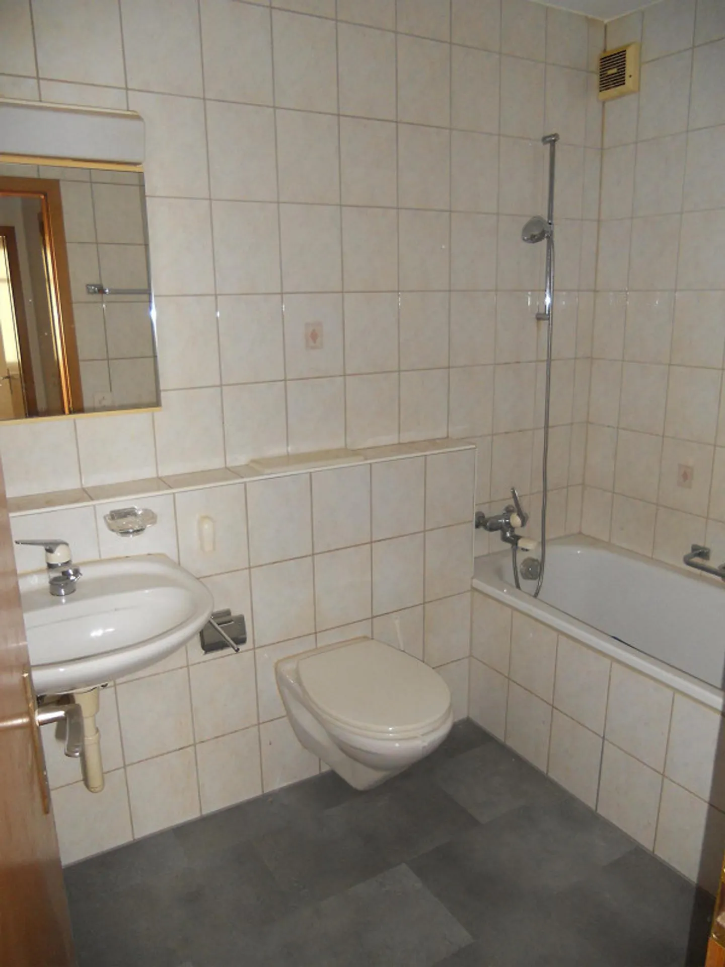 2.5 Zimmer-Wohnung, Rheingoldstrasse 14, Neuhausen - Foto 4 von 4