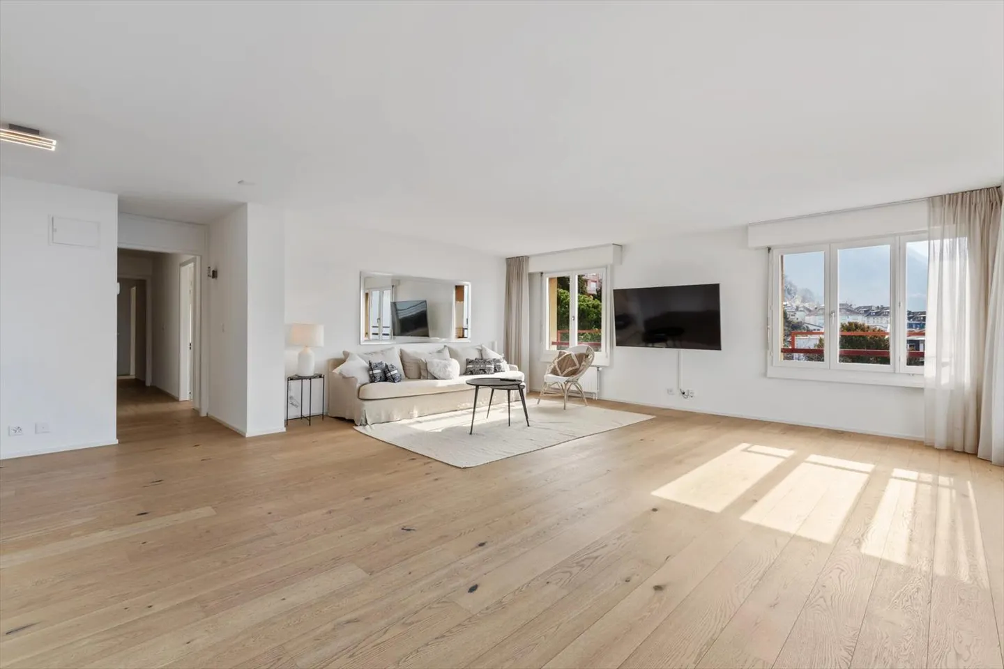 Bel appartement spacieux de 6.5 pièces de 175m2 au 8ème étage. - Photo 2 sur 13