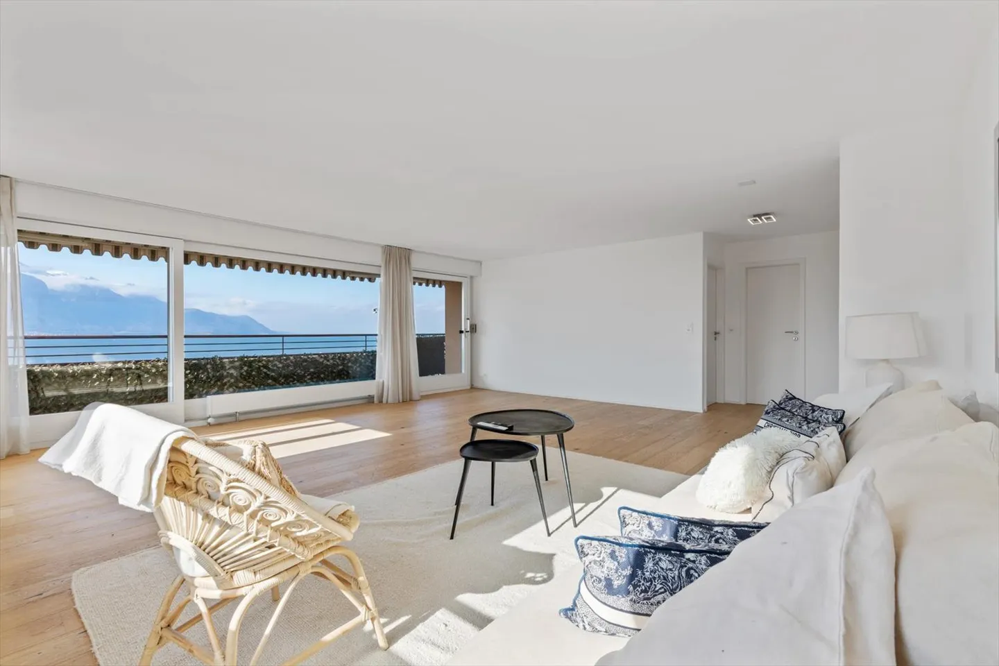 Bel appartement spacieux de 6.5 pièces de 175m2 au 8ème étage. - Photo 3 sur 13
