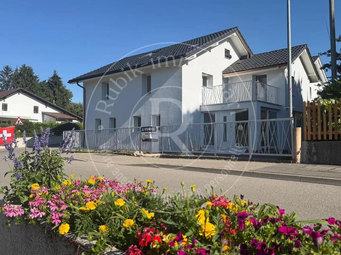 15 Minutes from Vevey: Renovated 5.5-Room Villa! - Photo 1 of 11
