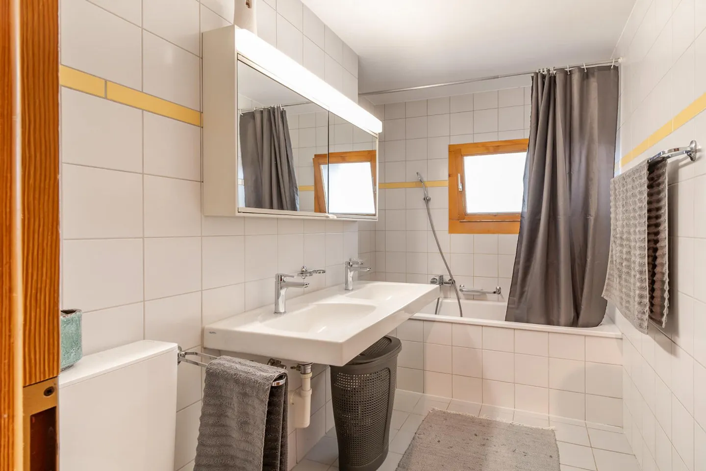 Residential and commercial property in a central village location - Photo 7 of 22