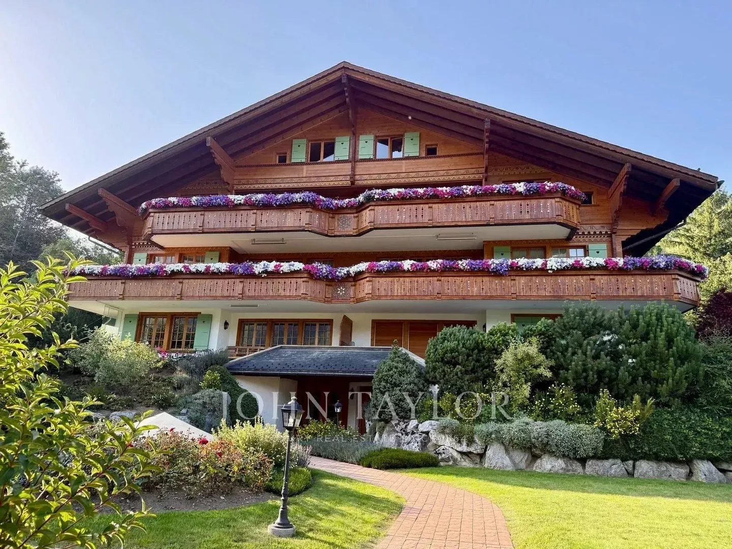 Penthouse di Lusso con Vista Alpina - Foto 1 di 23