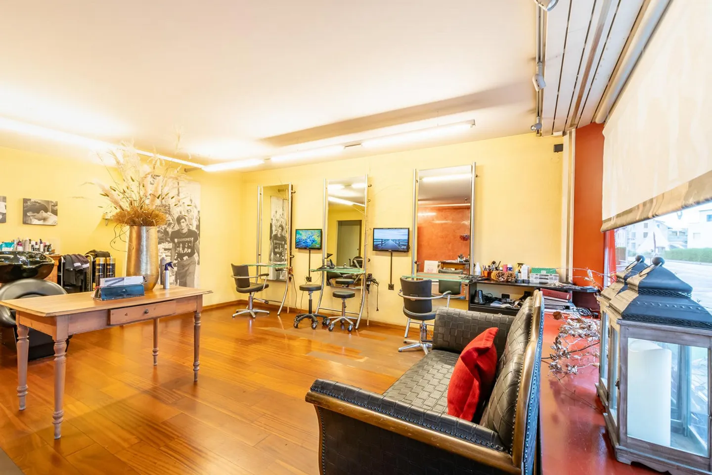 Residential and commercial property in a central village location - Photo 17 of 22