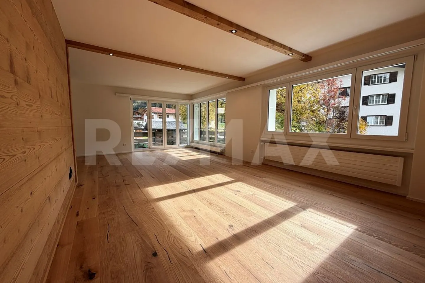 Appartamento 3.5 locali a Klosters - ristrutturato con charme da chalet - Foto 2 di 13