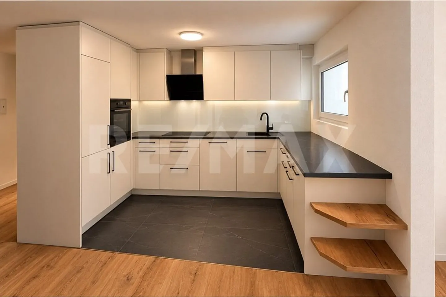 Appartamento 3.5 locali a Klosters - ristrutturato con charme da chalet - Foto 6 di 13