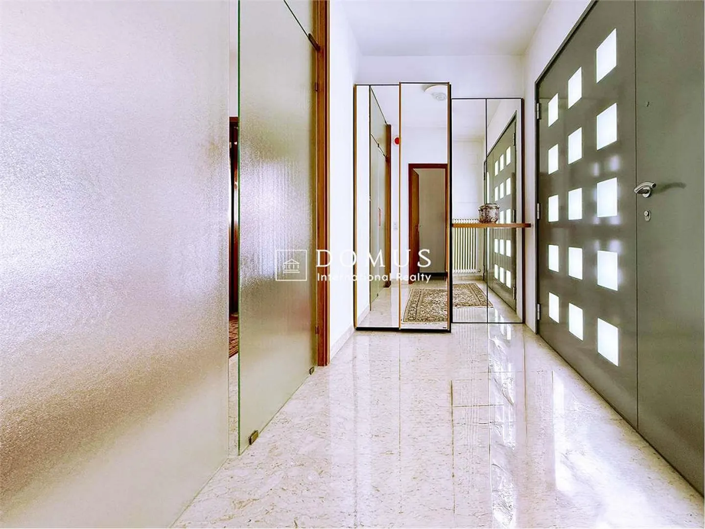 Independent villa immersed in greenery with swimming pool - Photo 11 of 13