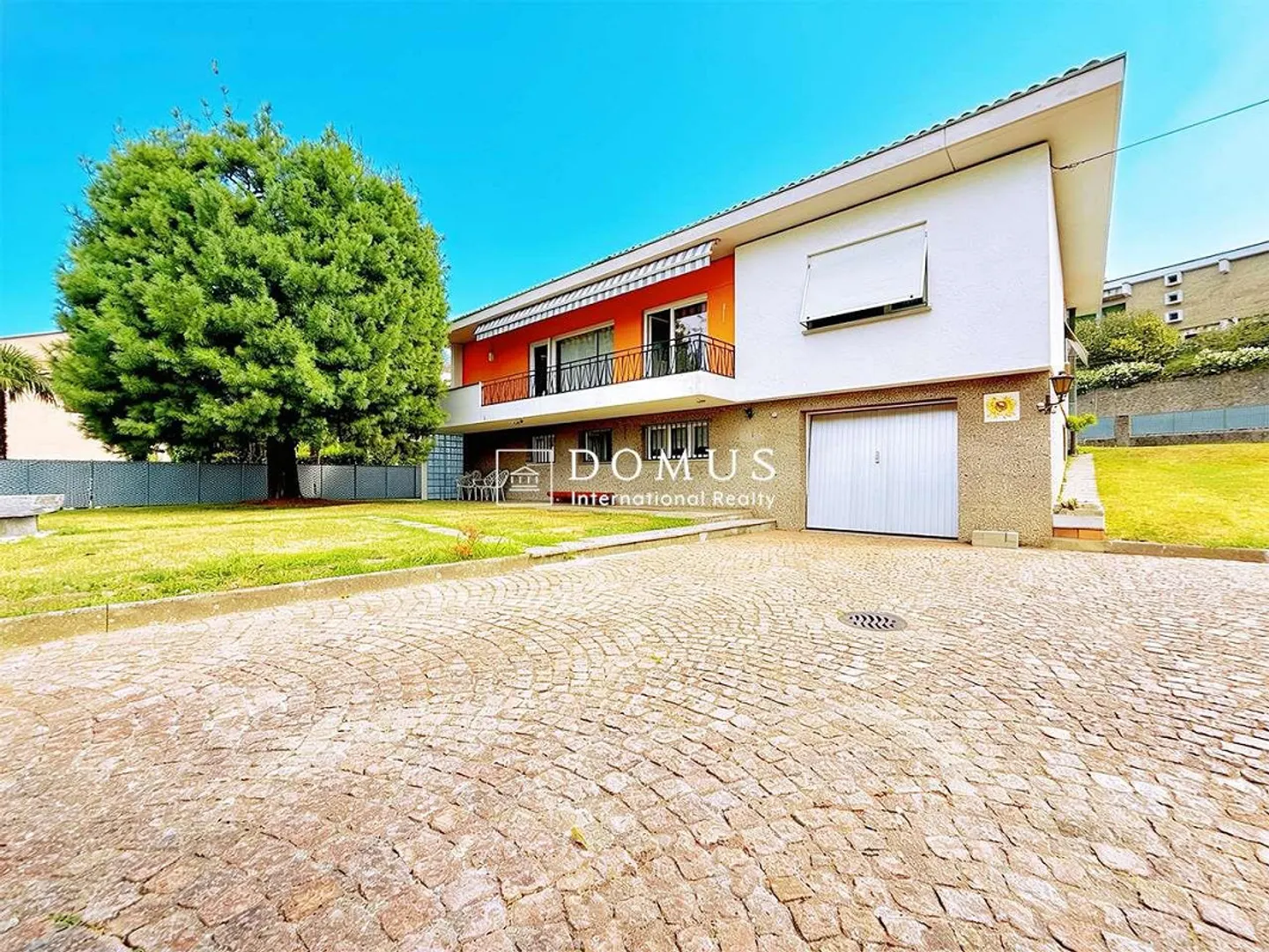Independent villa immersed in greenery with swimming pool - Photo 12 of 13