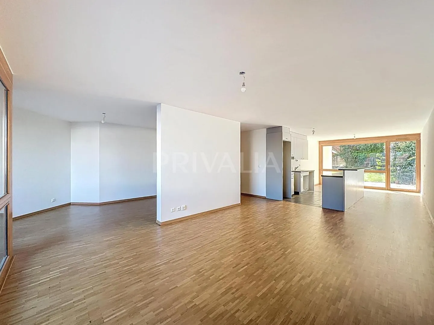 Schöne Durchgangswohnung in der Nähe internationaler Organisationen - Foto 1 von 8