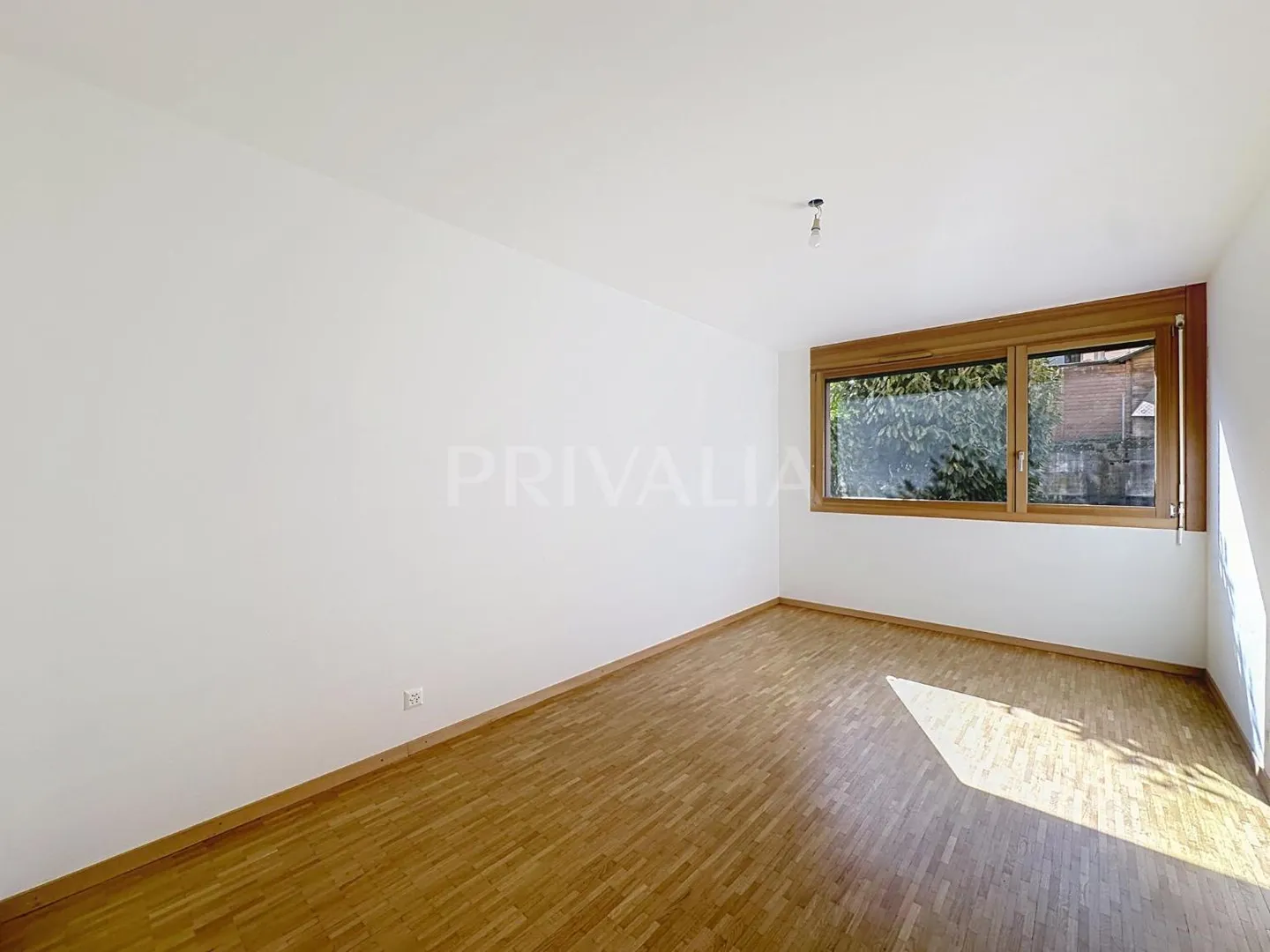 Schöne Durchgangswohnung in der Nähe internationaler Organisationen - Foto 2 von 8