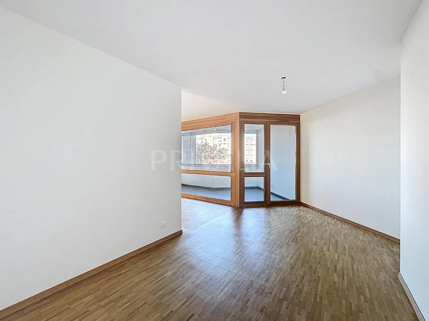 Schöne Durchgangswohnung in der Nähe internationaler Organisationen - Foto 3 von 8