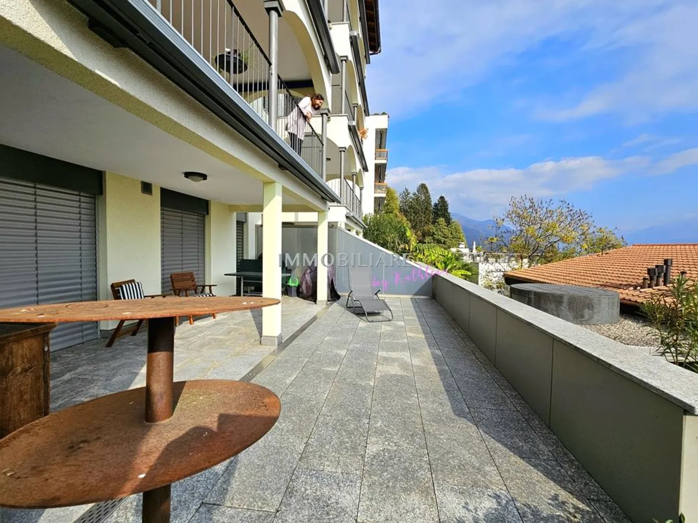 Duplex: 2 grandi terrazze, quota giardino, vista lago, piscina, residenza principale - Foto 13 di 19