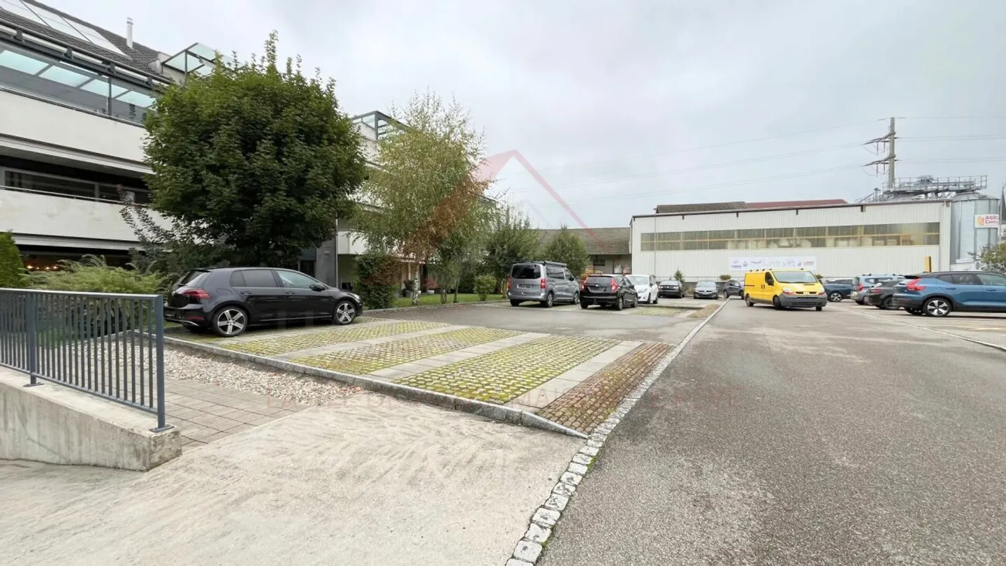 Occasione rara a Courtételle: proprietà commerciale attrezzata di 157 m², ideale per il benessere, il fitness o le attività paramedicali - Foto 15 di 17