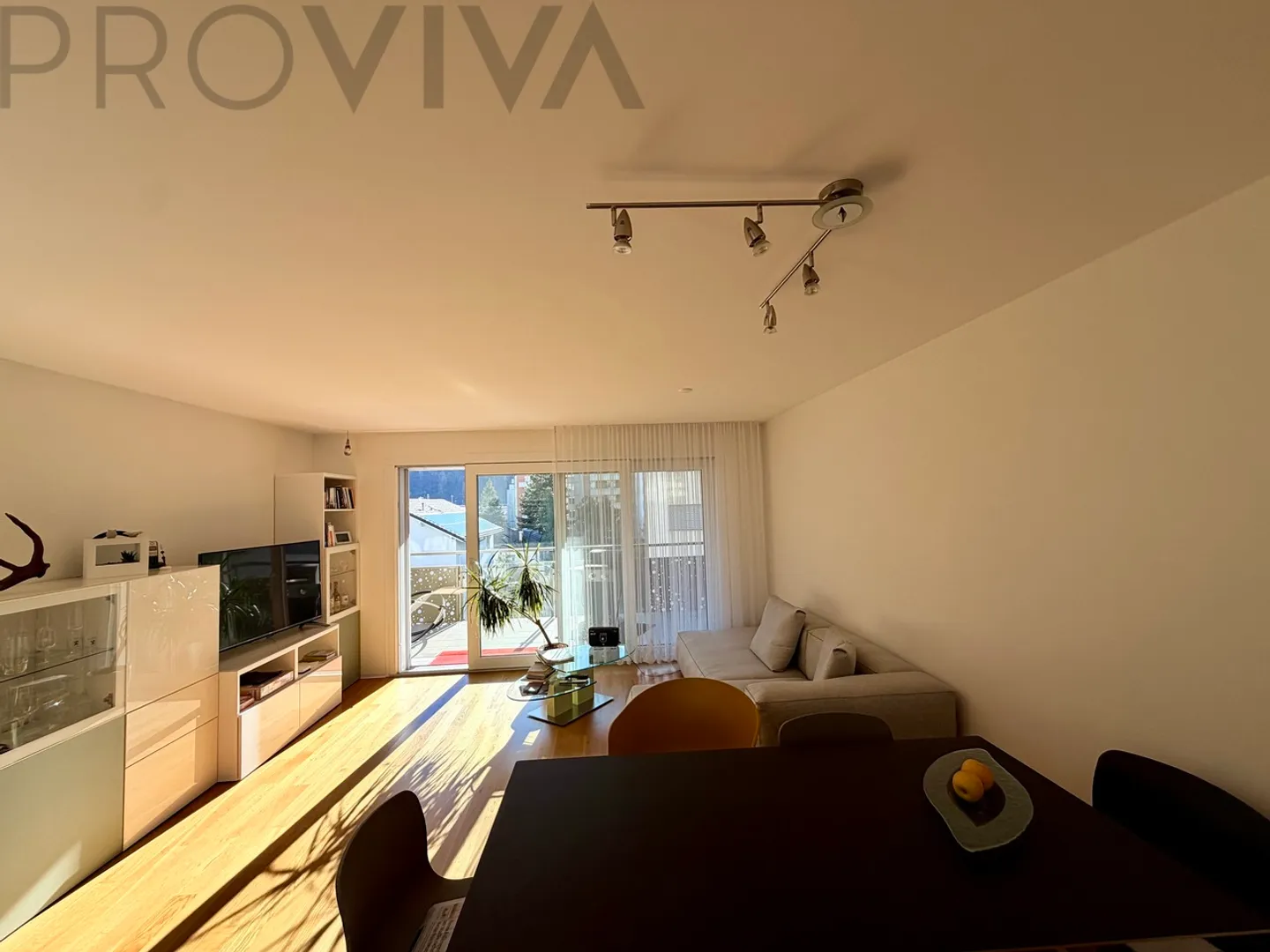 Combinazione di tranquillità, molta luce, vista e terrazza soleggiata - Foto 3 di 7