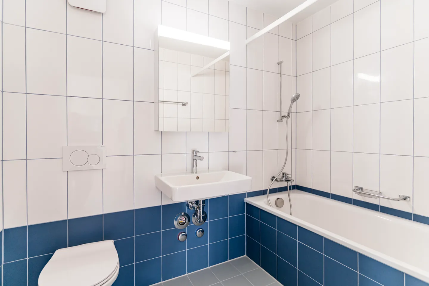 APPARTEMENT AVEC BALCON ET ASCENSEUR EXTÉRIEUR RÉNOVATION - Photo 9 sur 10