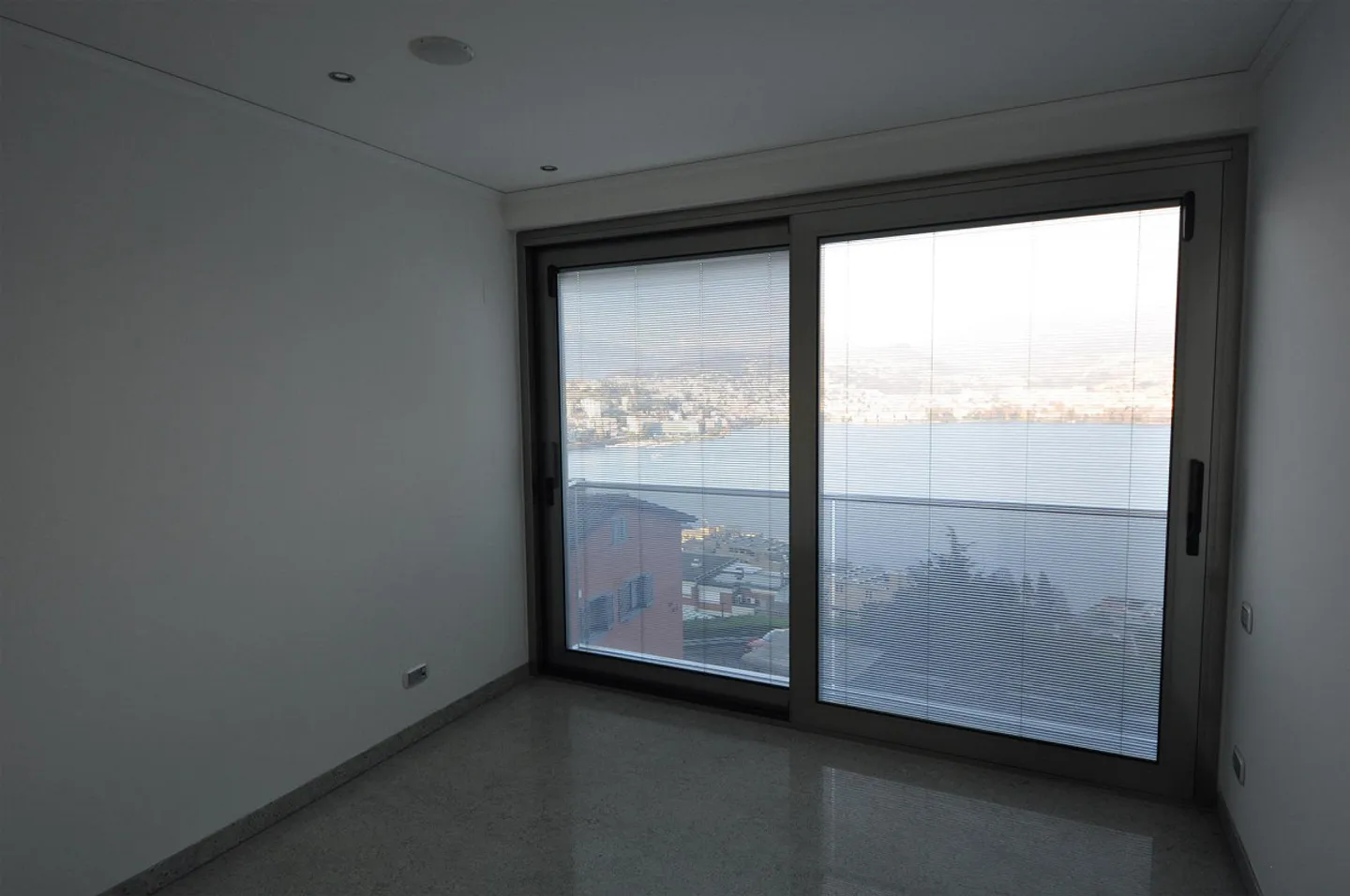 Bâtiment générant des revenus avec vue sur le lac et les montagnes - Photo 3 sur 13