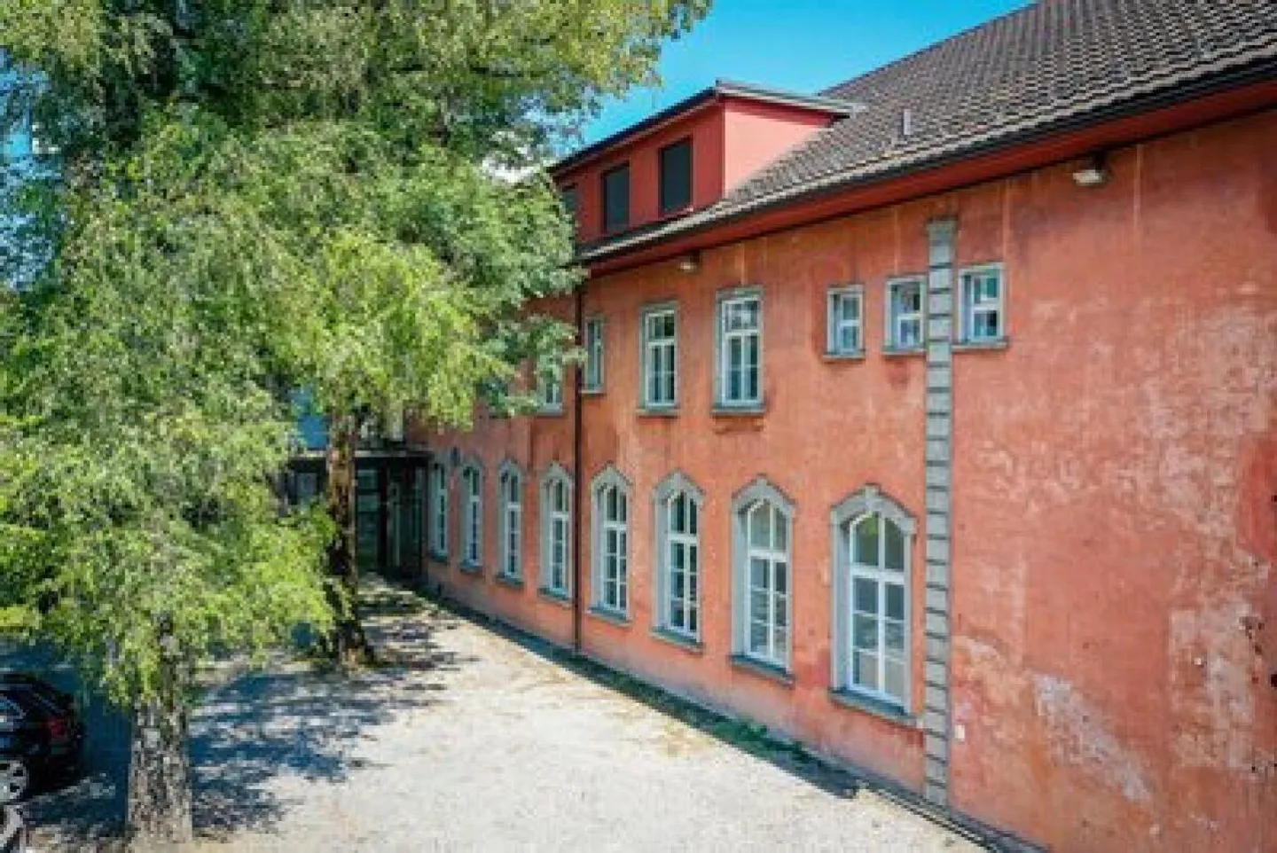 Business - Photo 3 of 8