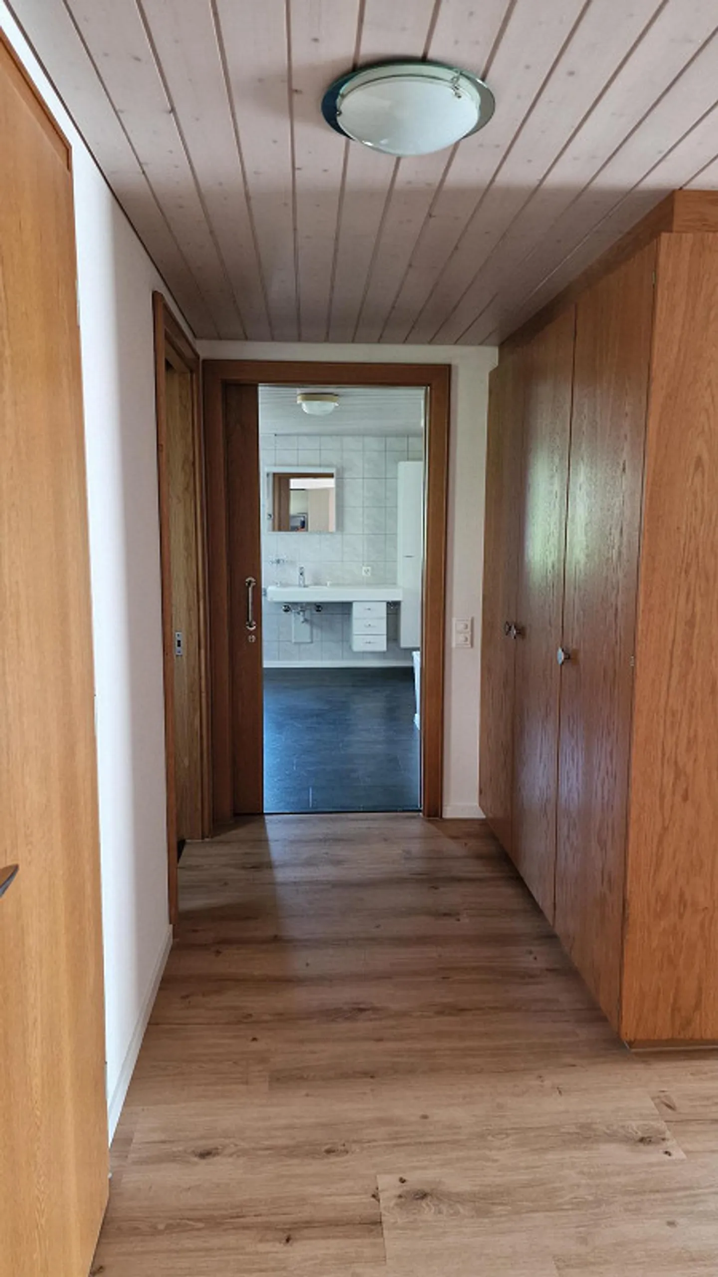 Appartamento ristrutturato di 5 1/2 stanze in un vecchio edificio - Foto 15 di 19