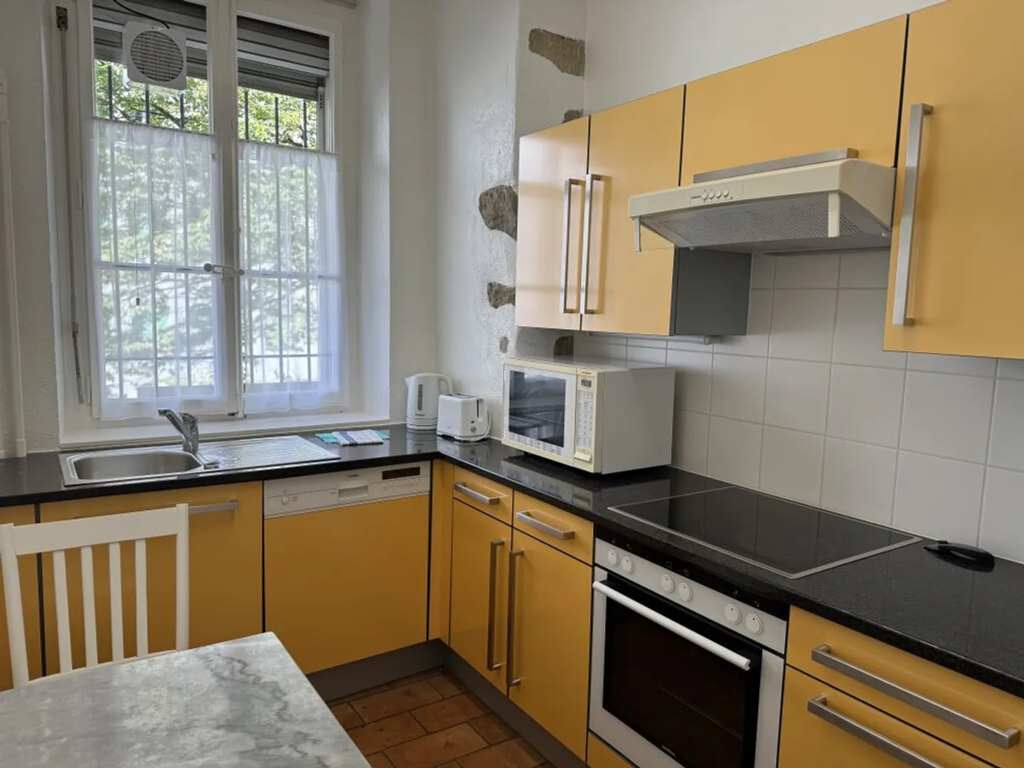 SPEZIALANGEBOT FERIEN!! Möblierte 4-Zimmer-Wohnung in Carouge (Genf) - Foto 2 von 8