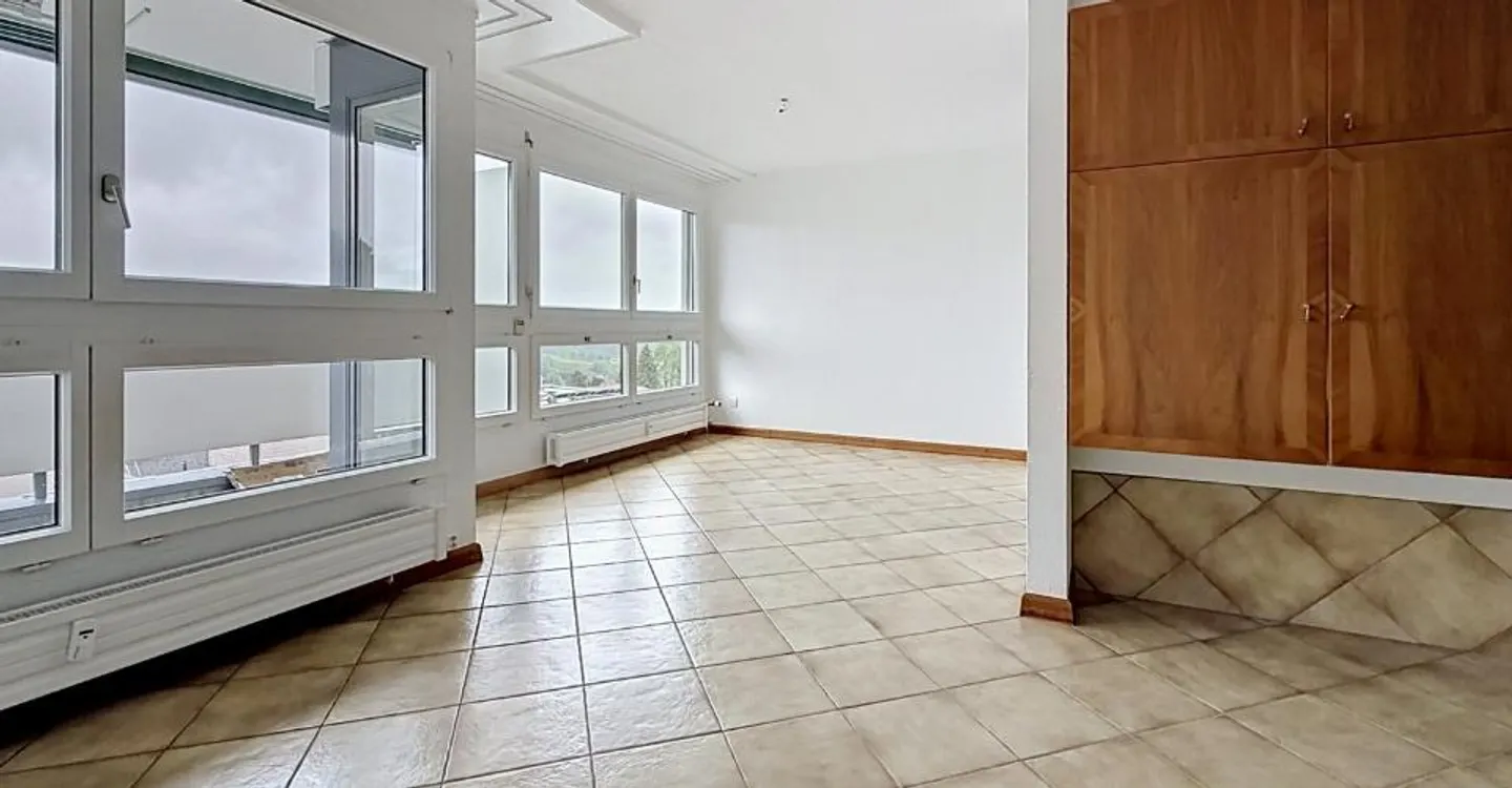 Spacious Apartment with View - Photo 2 of 10