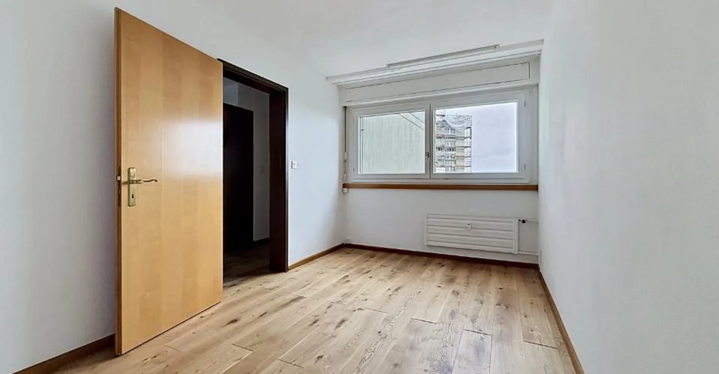 Spacious Apartment with View - Photo 9 of 10