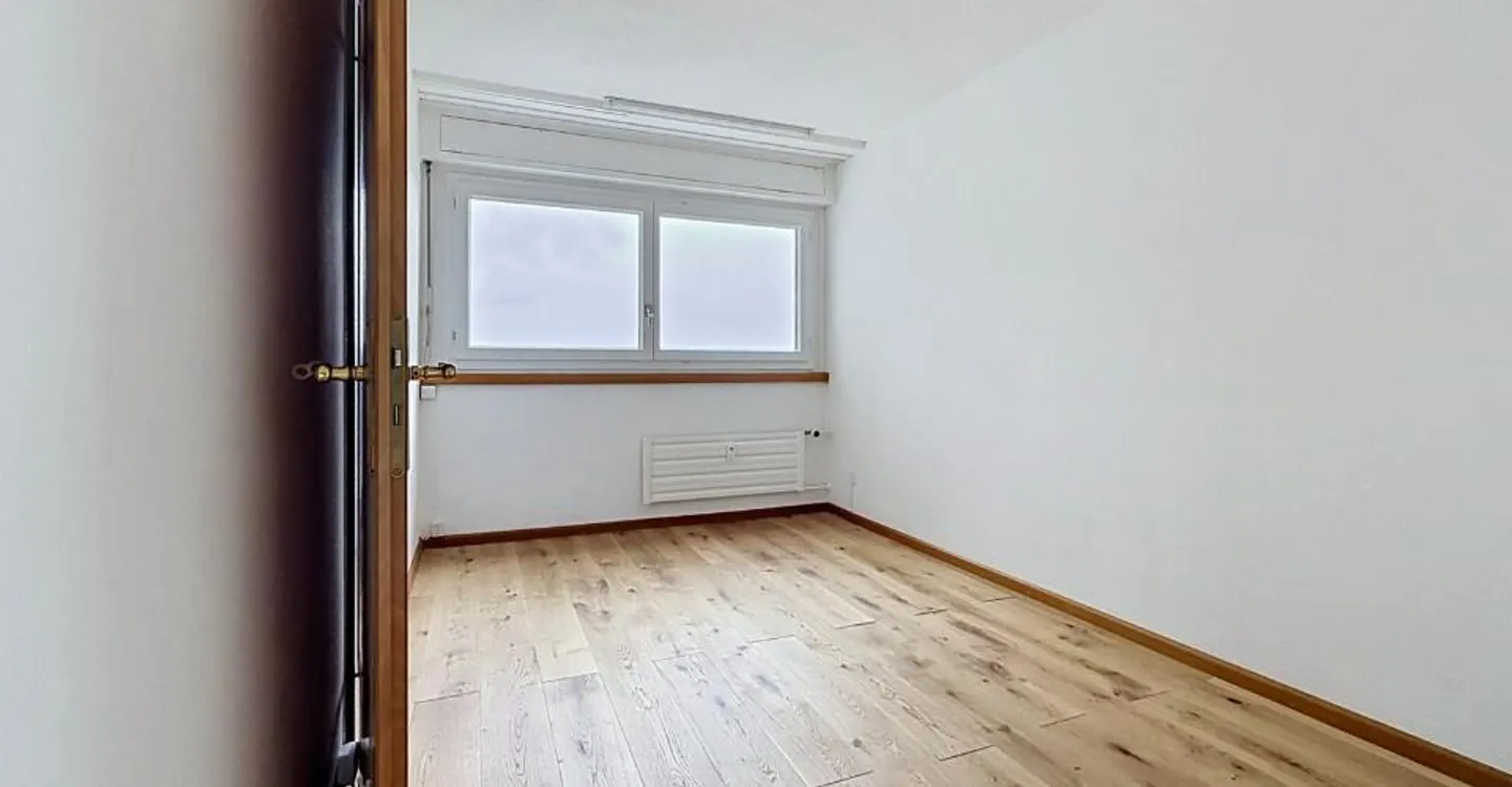 Spacious Apartment with View - Photo 5 of 10
