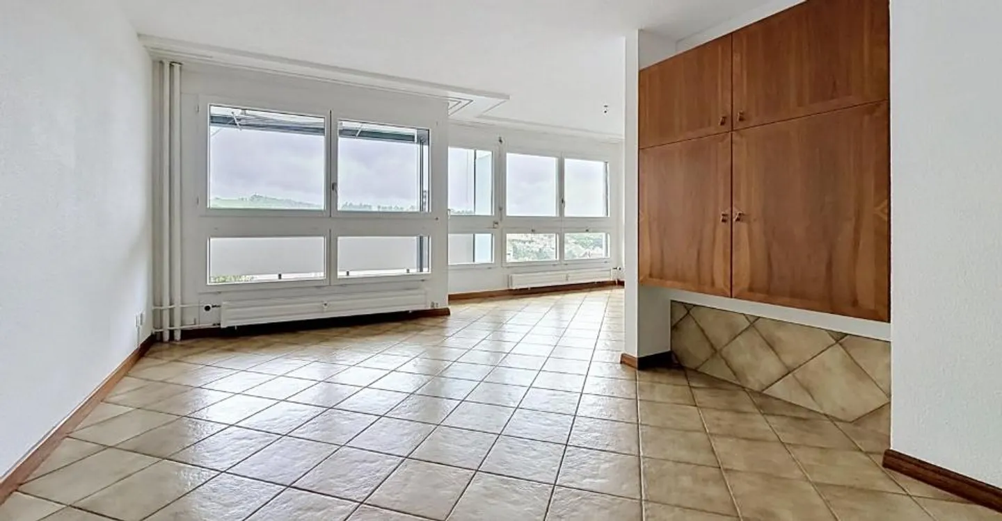 Spacious Apartment with View - Photo 7 of 10