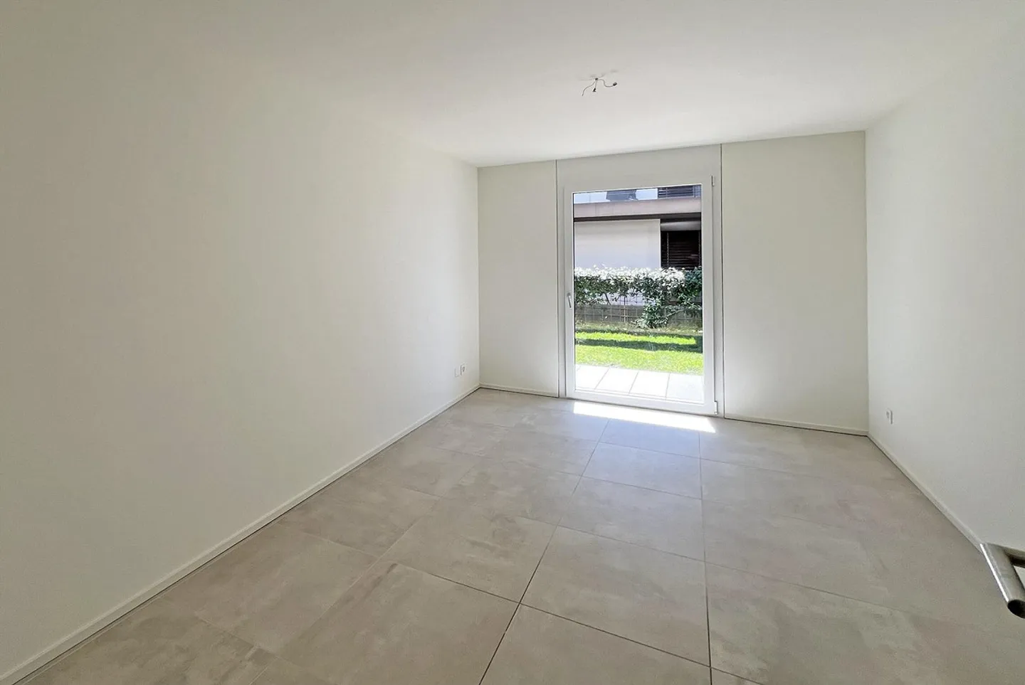 Appartamento moderno con giardino privato - Foto 8 di 10