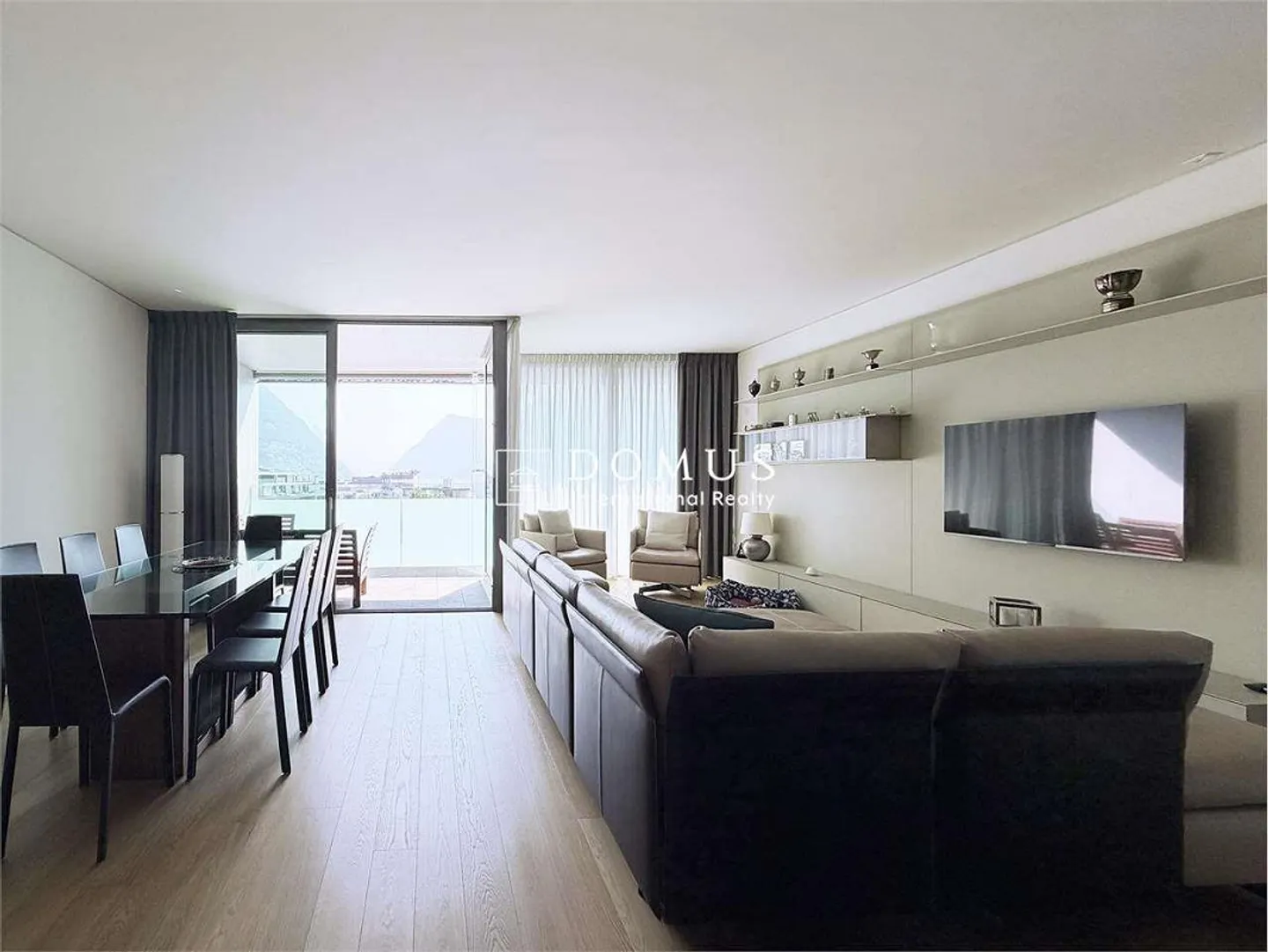 Prestigious residence with lake view - Photo 2 of 13