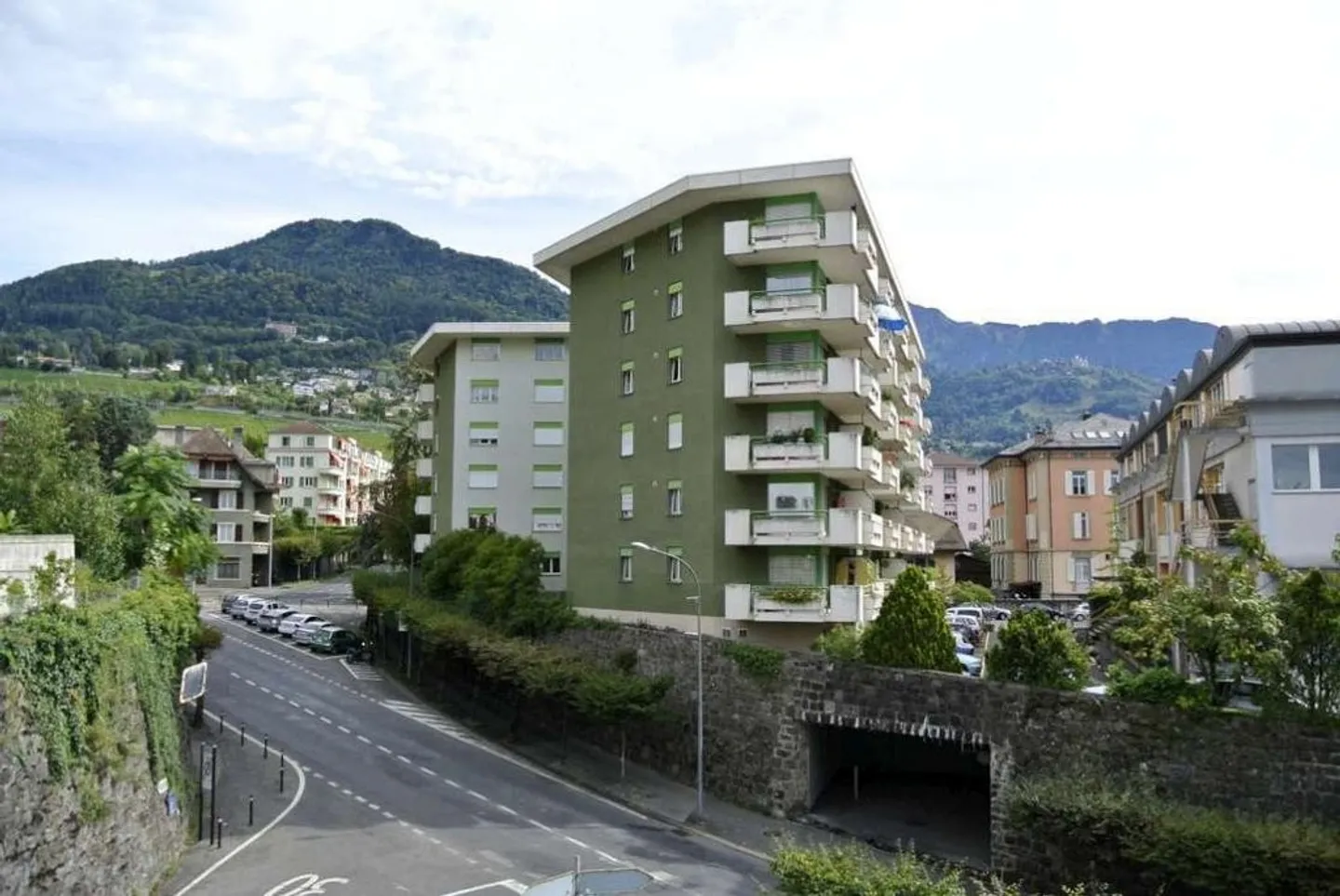 Parking space in a closed underground garage - Photo 2 of 5